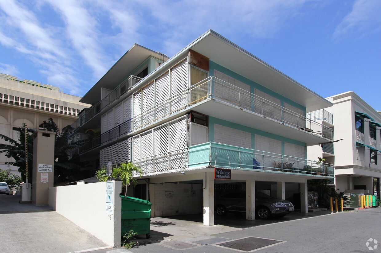 Primary Photo - Waikolu Way Apartments