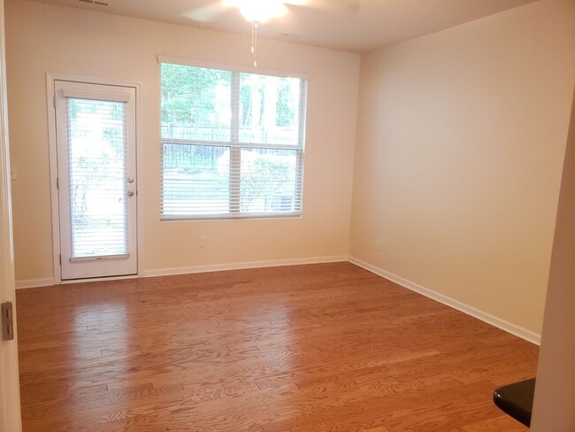 Building Photo - Thompson Ridge Townhome
