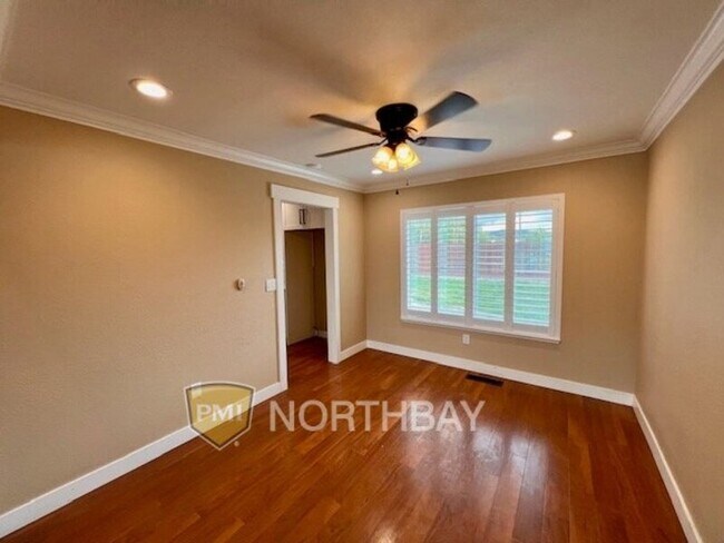 Building Photo - 826 Tulare Cir