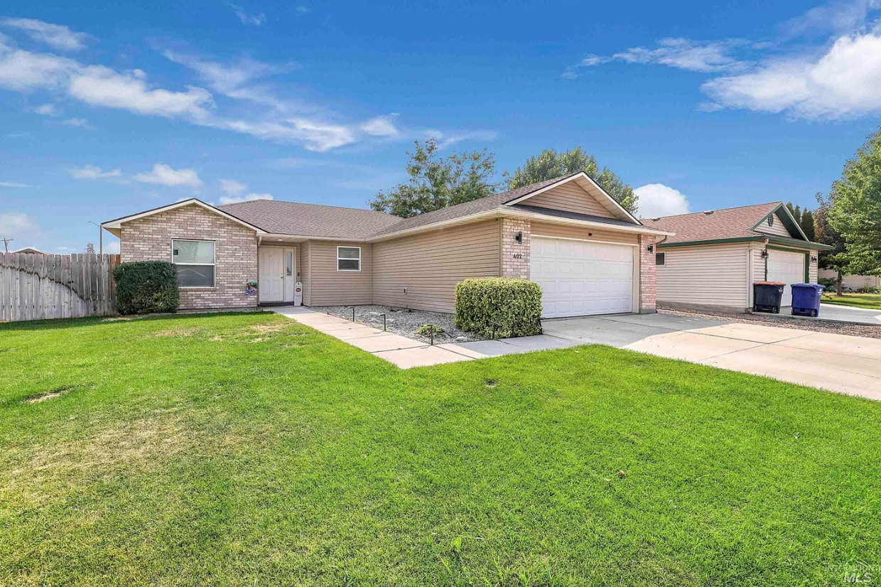Building Photo - 402 Lacasa Loop