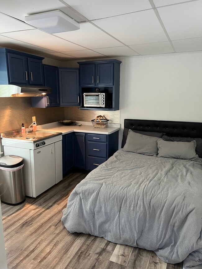 Building Photo - 2388 West Lawn Ave