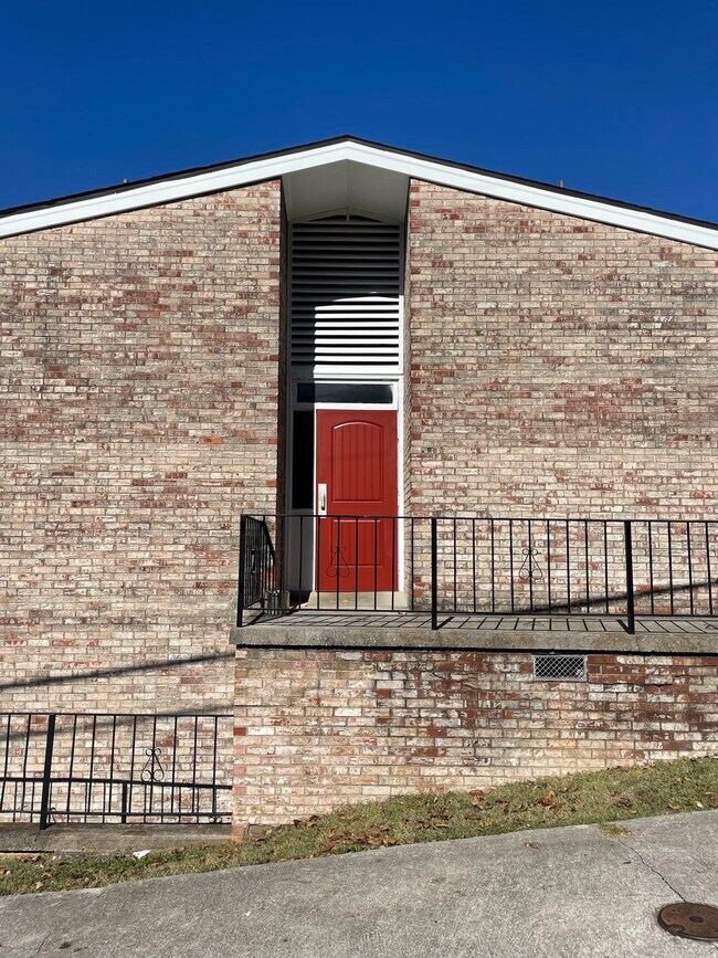 Building Photo - 2435 Old Knoxville Pike