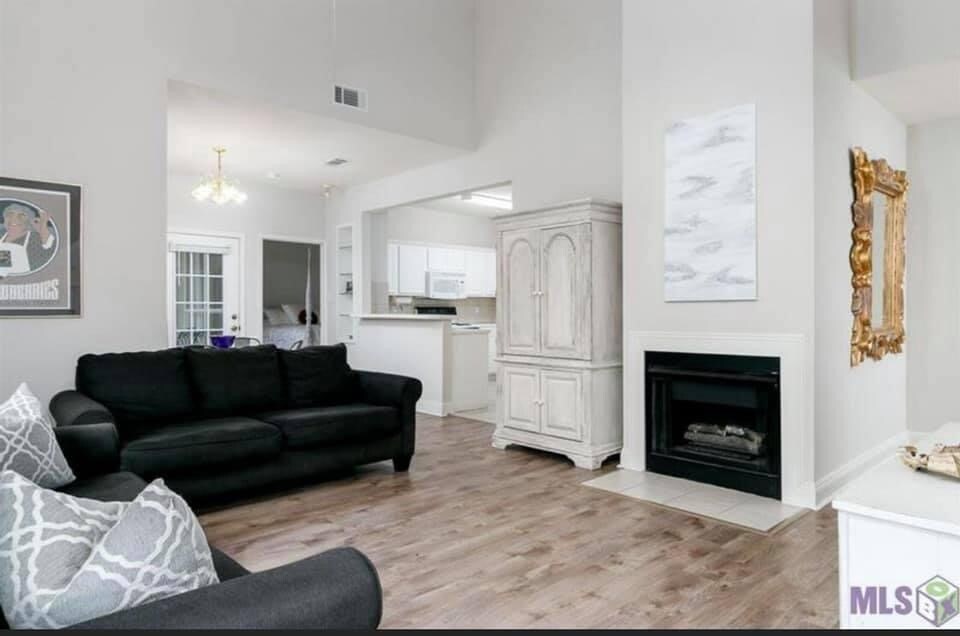 Living Room - 5155 Etta St