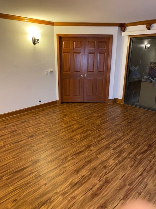 Building Photo - 8860 Villa La Jolla Dr