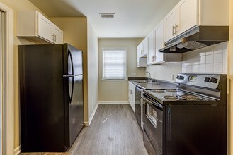 CAMELOT VILLAGE photo'