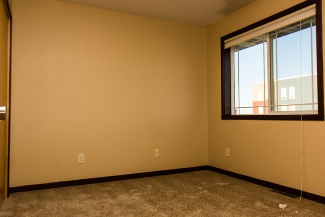 Building Photo - 1041 W MacArthur Ave