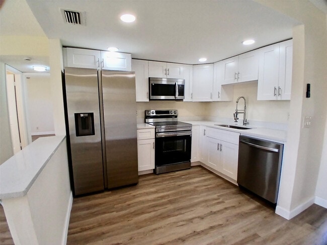 Building Photo - 4131 Oak Terrace Dr