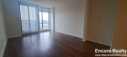 Building Photo - 411 D St