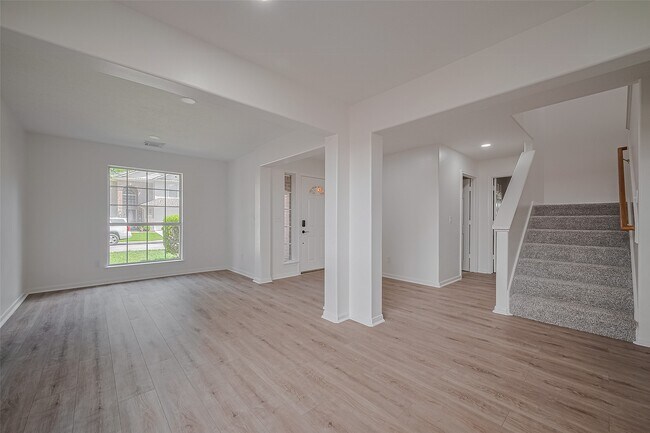 Building Photo - 3223 Candlepine Dr