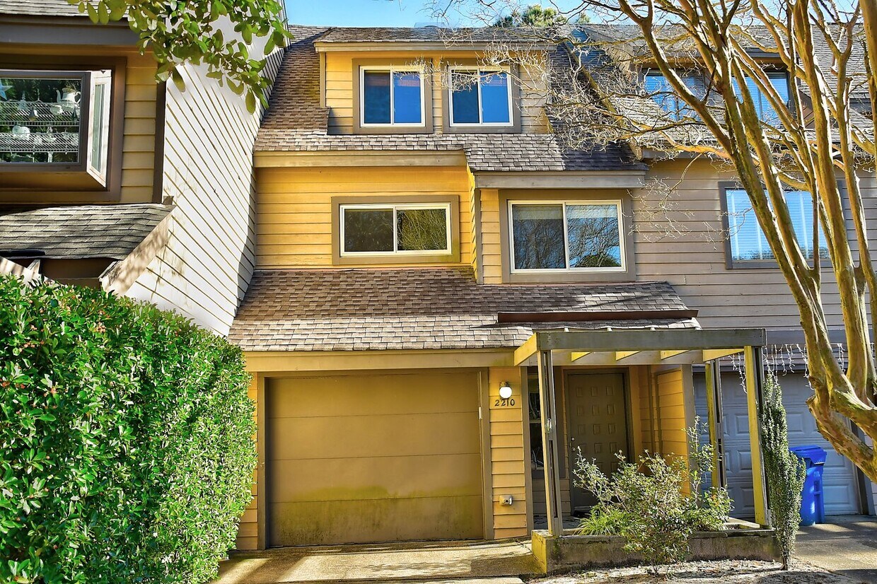 FOR RENT - AEIRES ON THE BAY! - FOR RENT -  AEIRES ON THE BAY!