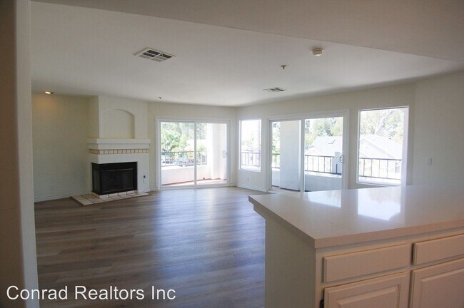 Building Photo - 223 W Avenida Palizada