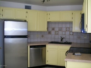 Building Photo - 6655 N Canyon Crest Dr