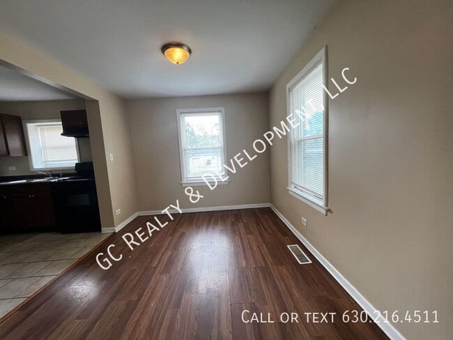 Building Photo - ***DETACHED HOME / 2BDRM - 1 BTH / CENTRAL...