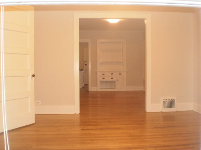 Building Photo - 2017 Ridge Ave