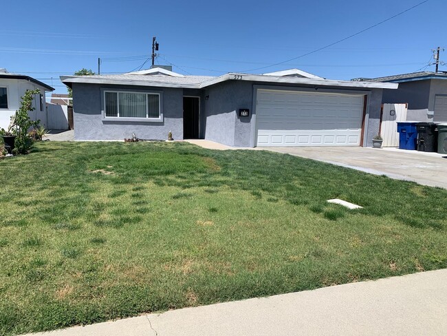 Building Photo - 3 Bedroom 2 Bath available soon