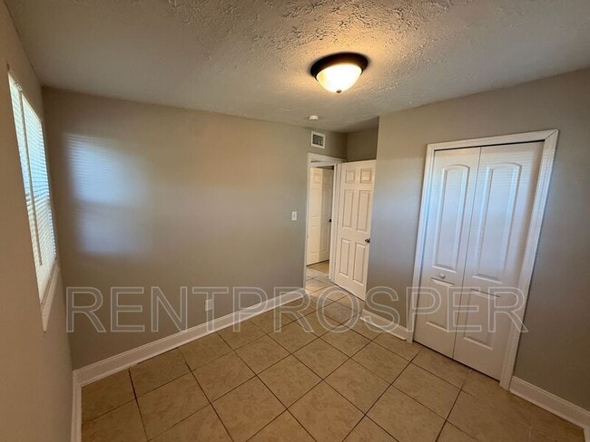 Building Photo - 1192 Maxey Dr