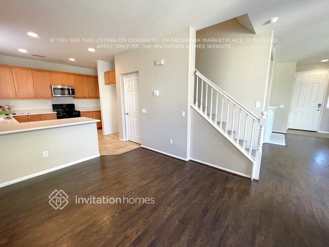 Building Photo - 1052 E Agate Ct
