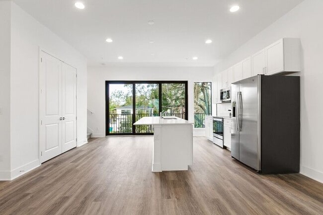 Building Photo - 56 W Harding St