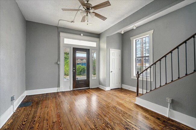 Foto del edificio - 156 N Tucker St