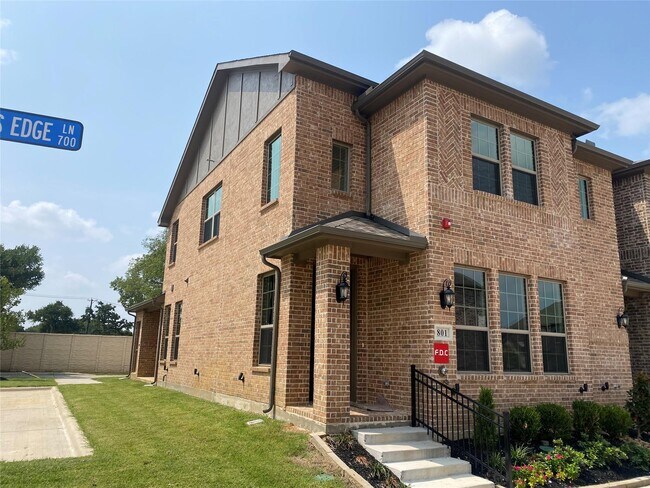 Foto del edificio - 805 Ponds Edge Ln