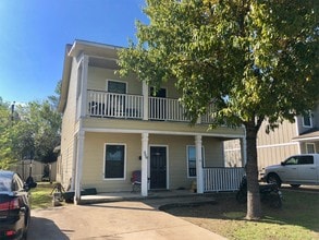 Building Photo - 308 Holik St
