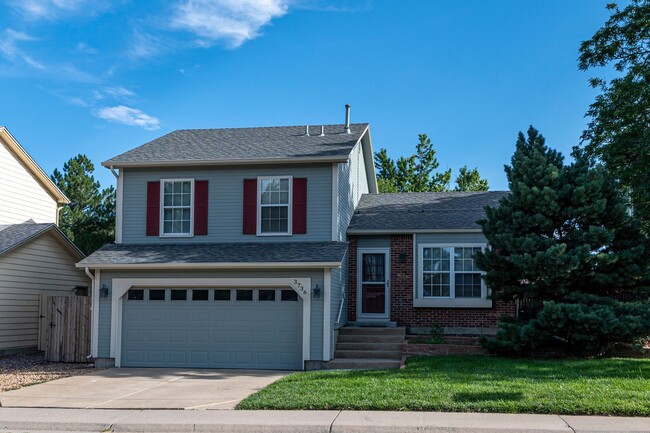 Wonderful 4-bed, 3-bath home adjacent to walking paths and parks - Wonderful 4-bed, 3-bath home adjacent to walking paths and parks