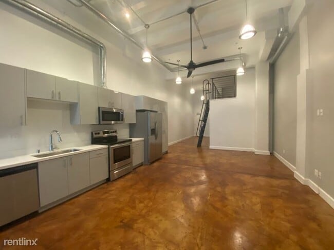 Building Photo - 624 23rd St