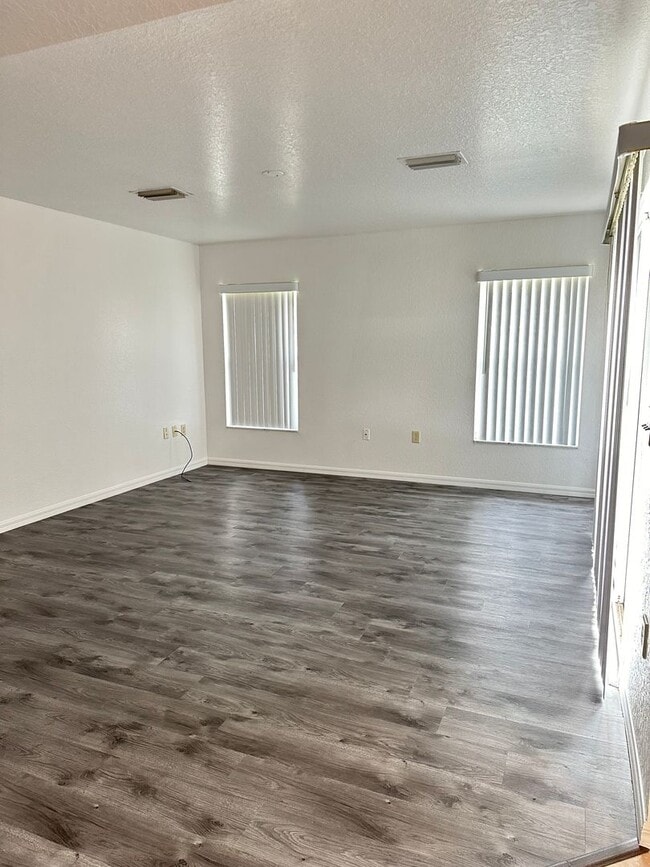 Building Photo - Spacious 3 Bedrooms North of Marion Oaks