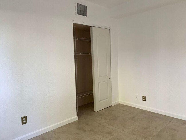 Foto del edificio - 2655 NE 8th Ave