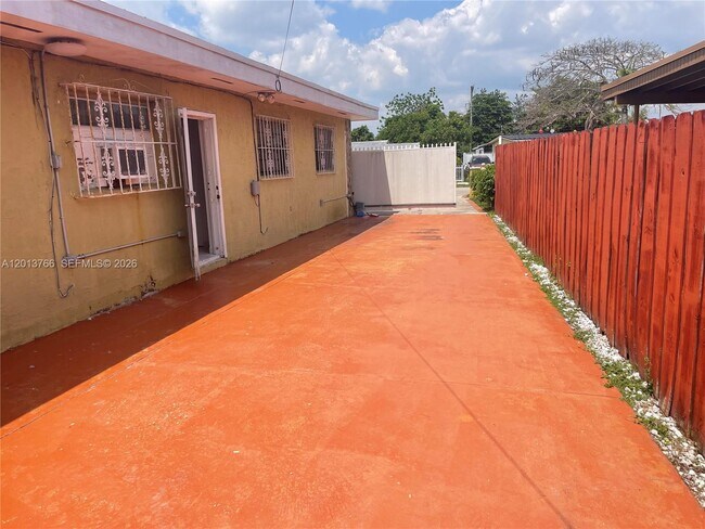 Foto del edificio - 4115 SW 108th Ave