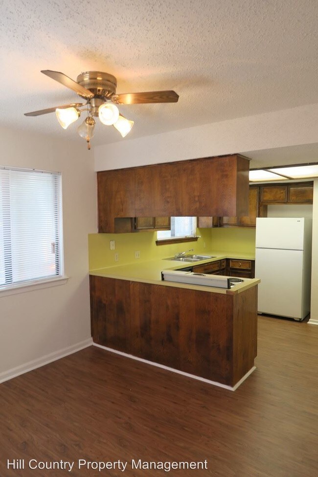 Building Photo - 12610 Tree Line Dr