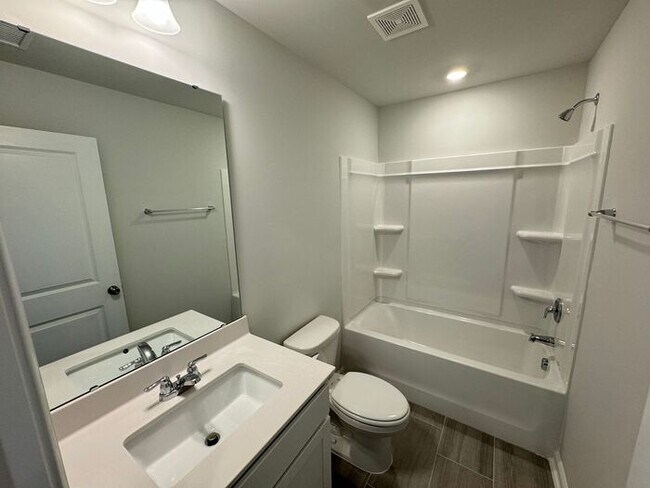Foto del edificio - New Construction Townhome w/ Abundant Amen...