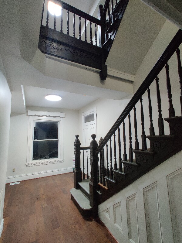 Building Photo - 202 18th St