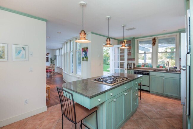 Building Photo - 69 Fresh Pond Rd