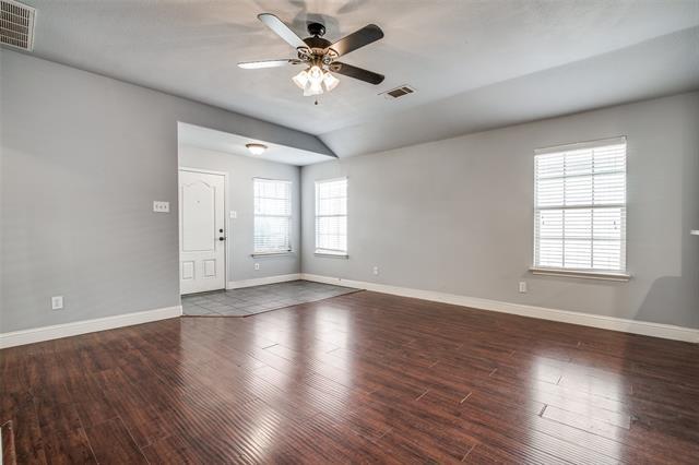 Building Photo - 1300 Silver Maple Ln