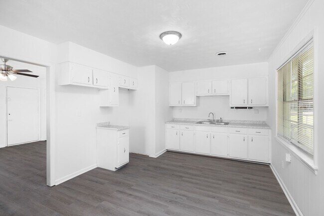 Foto del edificio - Completely Remodeled Home Near Shelby Forest