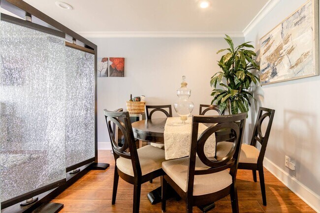 Building Photo - 11127 La Maida St