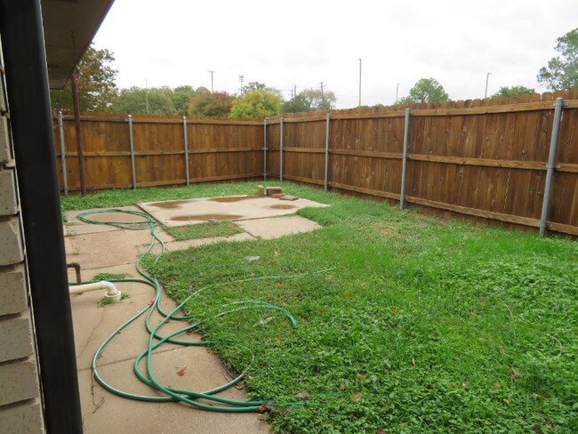 Building Photo - 306 Hollyhill Ln