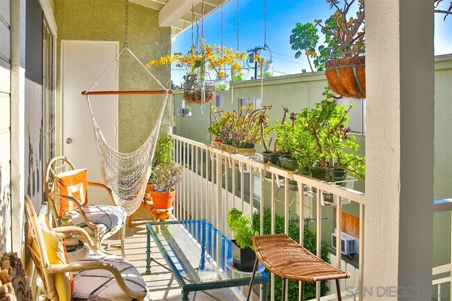 Foto del edificio - Light, Bright + Airy 2 Bed, 2 Bath Second Floor Condo in Highly Desirable Hillcrest!