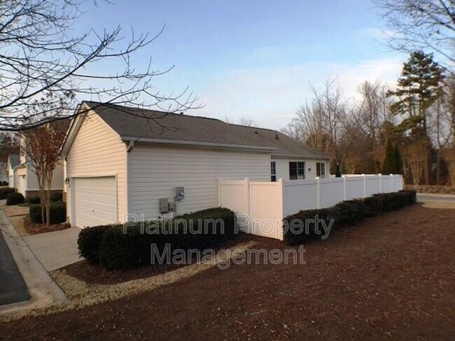 Foto del edificio - 105 Harmony Ct