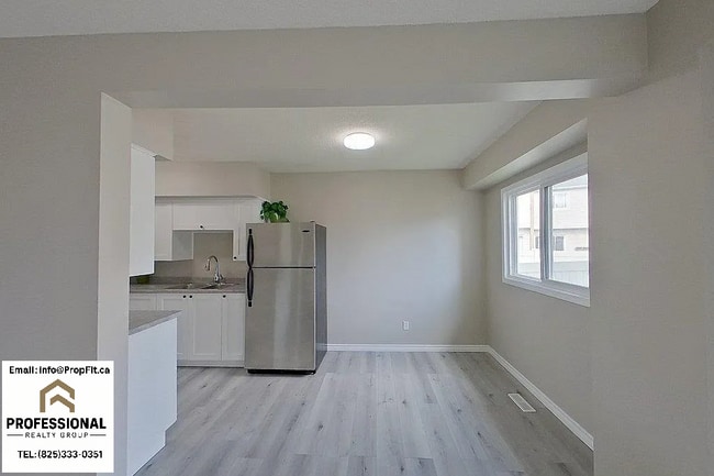 Building Photo - 124 Centennial Crt NW