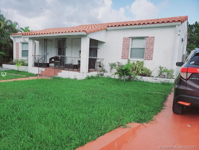 Building Photo - 121 SW 51st Ave