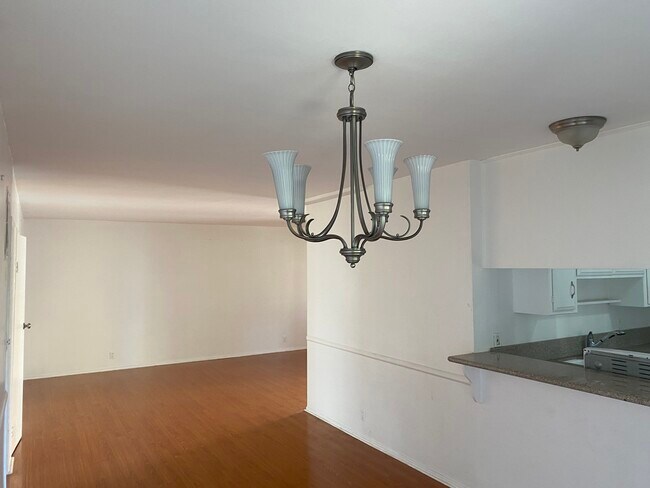 Foto del edificio - 1616 N Formosa Ave