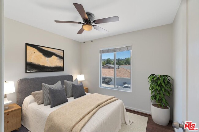 Foto del edificio - 4821 Topanga Canyon Blvd