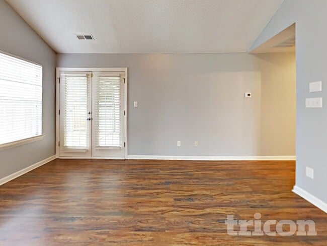 Building Photo - 1709 Jeffrey Bryan Dr