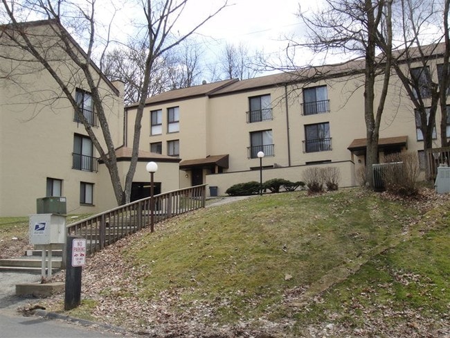 Building Photo - 920 E Maiden St