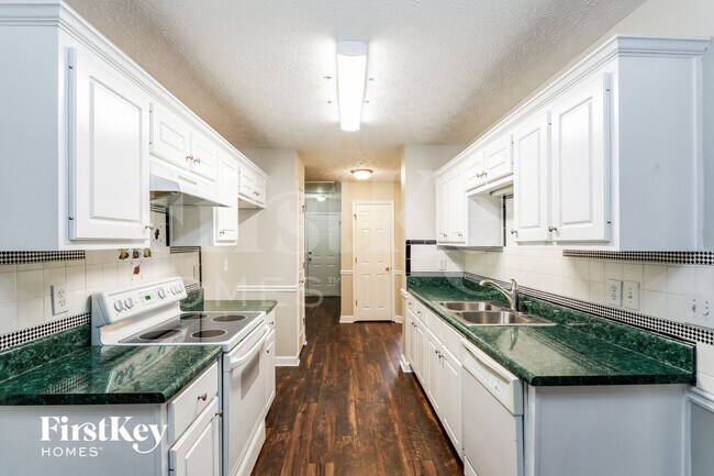 Foto del edificio - 241 Ryan Rd