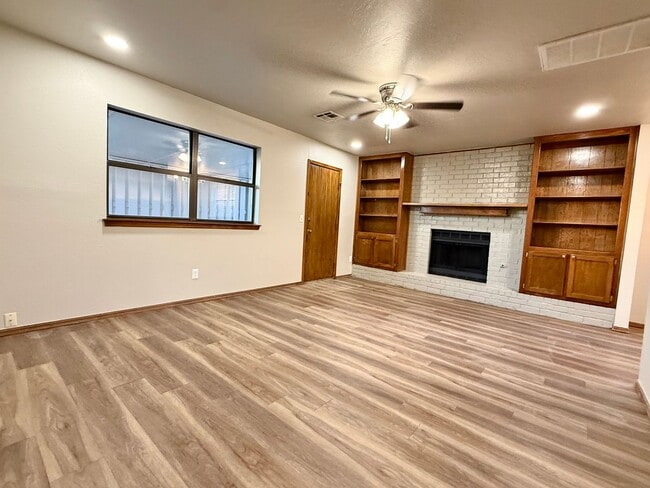 Building Photo - Complete new remodel 3-2-2 home off Broadway in the heart of Moore!