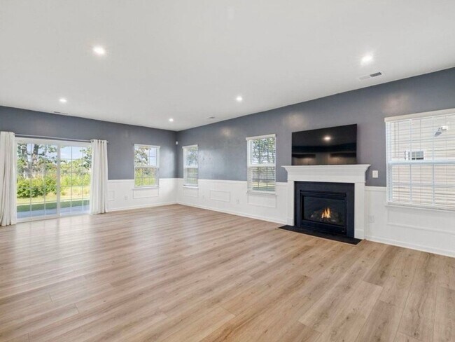 Building Photo - 3 Bedroom with bonus room Single Family Ho...