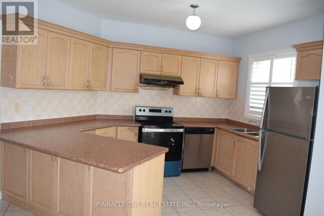 Building Photo - 74 Batchford Crescent